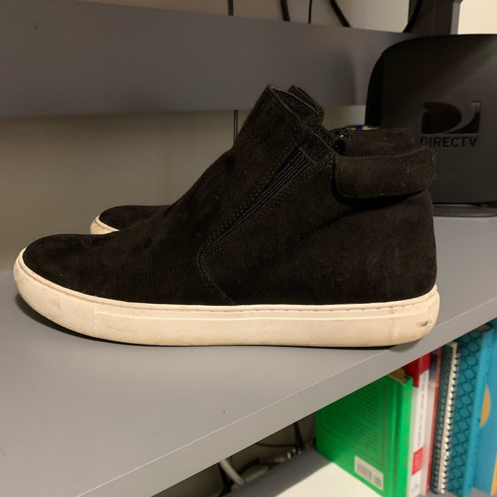 KENNETH COLE REACTION SLIDE ON SNEAKERS